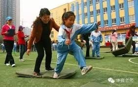 湖人关键时刻不败神话破功，詹姆斯：我不应该掉球的