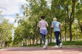 一阵雨助理工资曝光，月入上万还交社保，旭旭宝宝透露代练真实工资